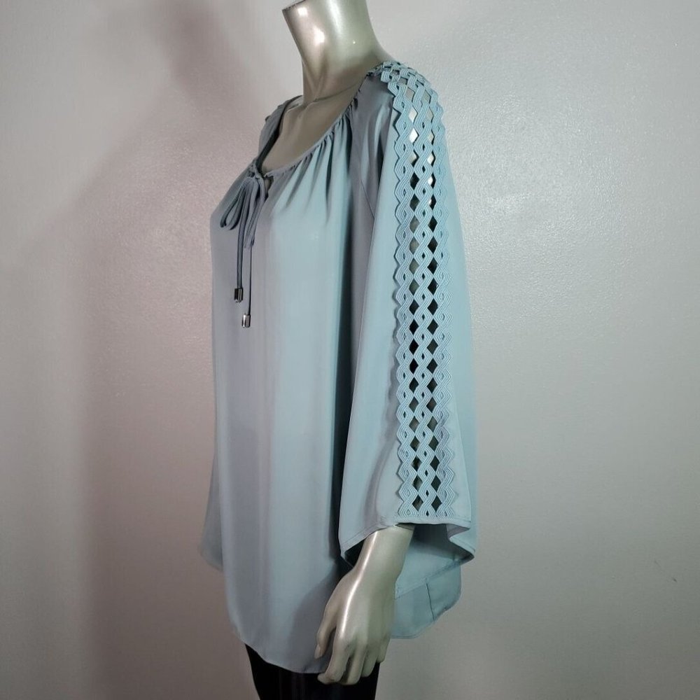Zac &‎ Rachel Top Plus Sz 1X Flare Sleeve Scoop Neck Casual Eyelet Tie Neck Blue - Picture 3 of 6